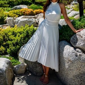 Channel your inner Marilyn Monroe with this gorgeous pleated white dress.